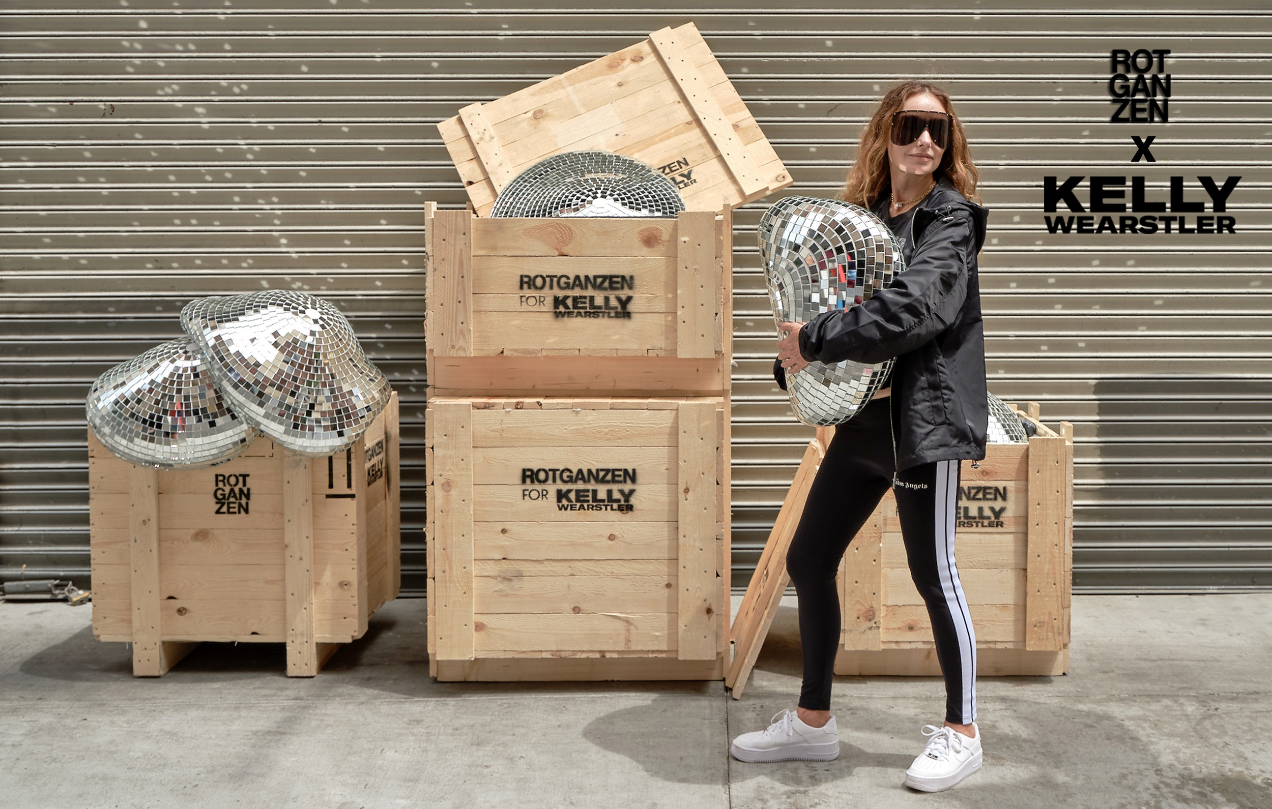 20210817_KWRotganzen0187_Kelly-StandingbyBoxesBalls