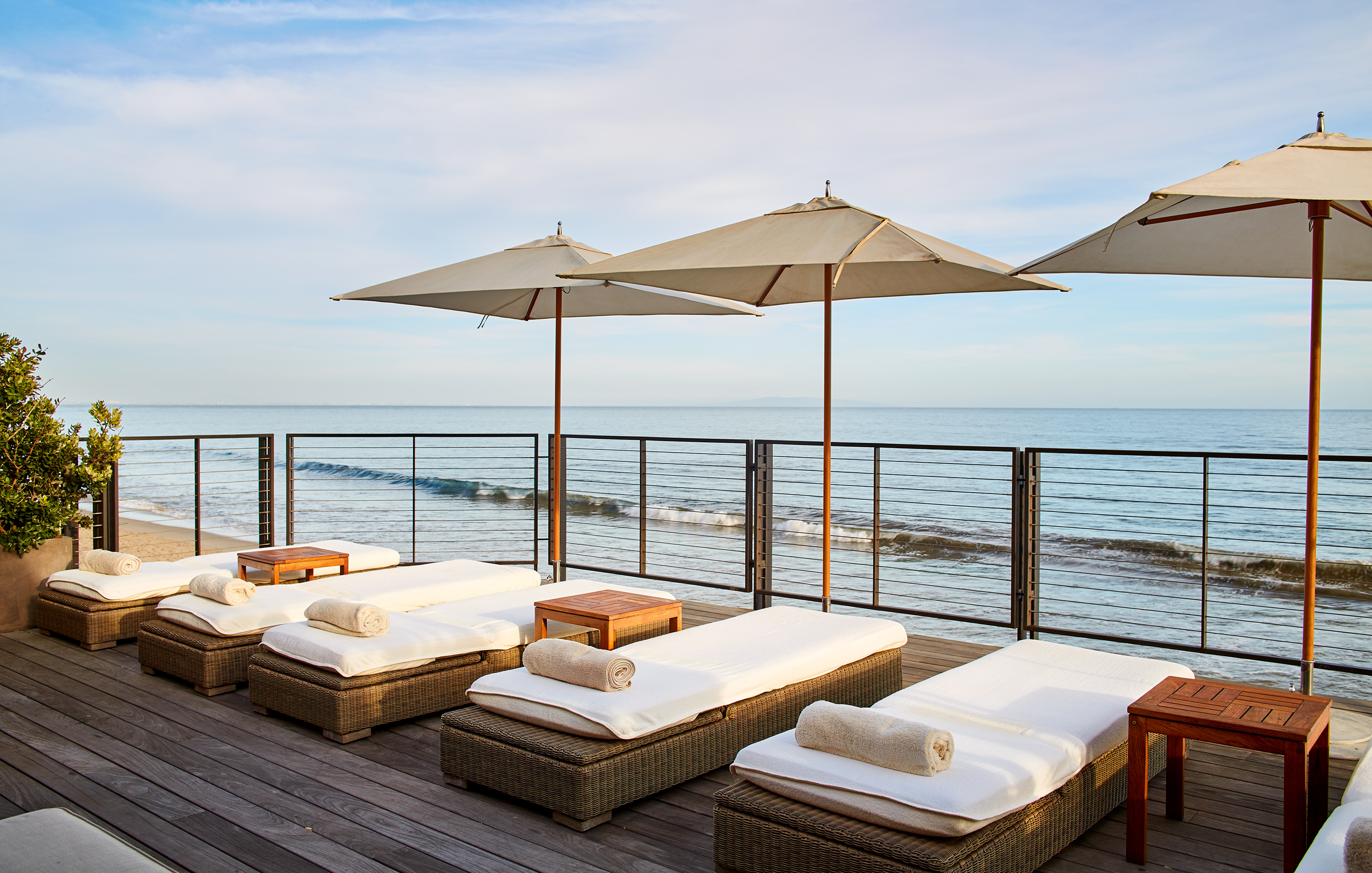 Tondro_NYT_NobuMalibu_DeckOverLookingBeach
