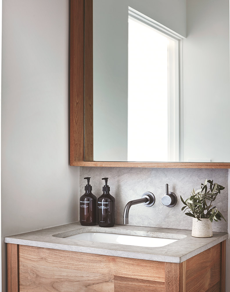 Tondro_Surfrider_Bathroom_1_ALT